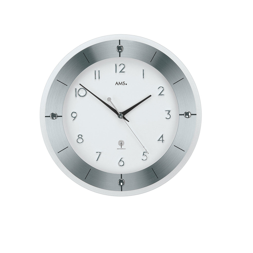 AMS W9448 Wanduhr mit facettiertem Mineralglas und geschliffenem Aluminium