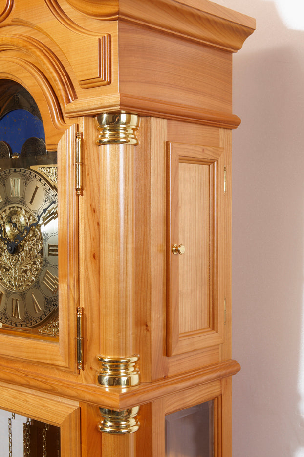 Astra Design AD210-08K Standuhr „Königshof“ aus massiver Kirsche - wahlweise auch in Nussbaum oder Eiche
