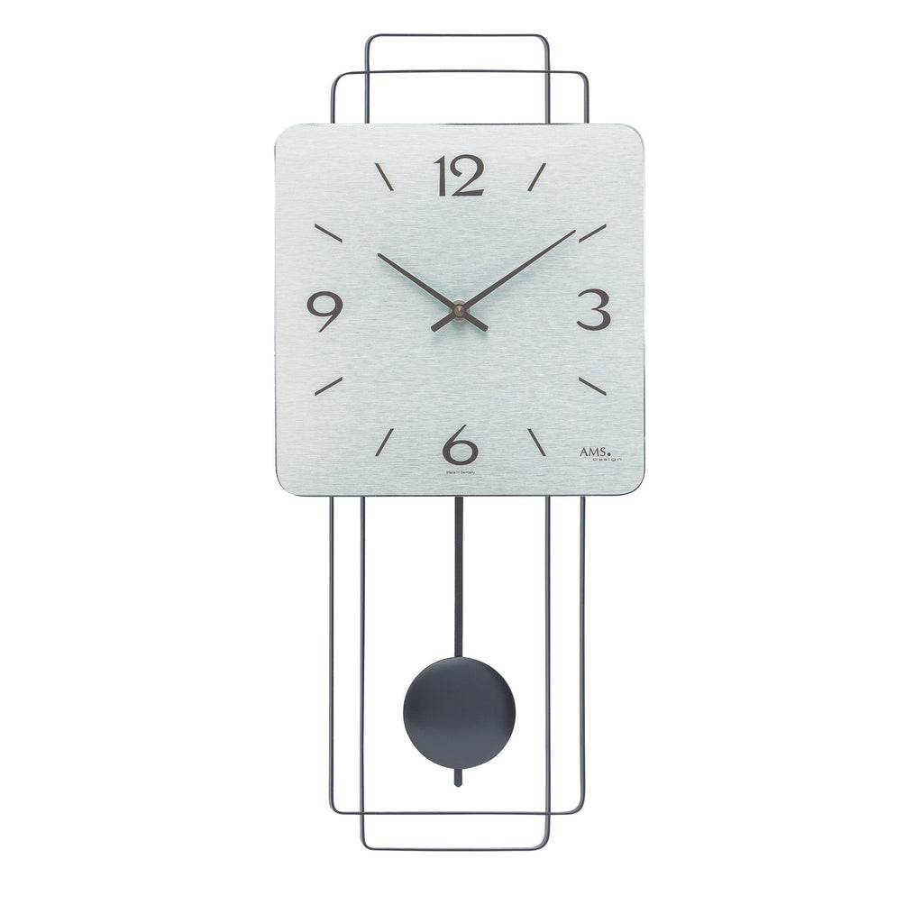 AMS W7500 Pendelwanduhr mit Holzgehäuse und Metall-Design