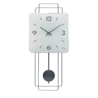 AMS W7500 Pendelwanduhr mit Holzgehäuse und Metall-Design