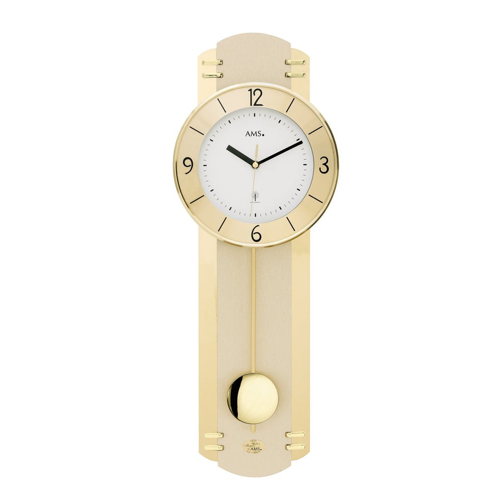 Standuhren.com 🕰️ AMS F5293 Funk-Pendelwanduhr mit hellem Holzgehäuse, goldfarbenen Messing-Akzenten und Mineralglas.