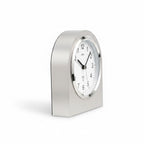 Standuhren.com 🕰️ AMS Funk-Tischuhr F5198 mit silberner Aluminiumfront und weißem Zifferblatt in Seitenansicht