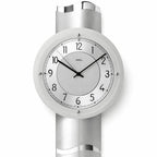 Standuhren.com 🕰️ AMS F5215 Funk-Pendelwanduhr aus Aluminium und Chrom mit modernem, geschwungenem Design