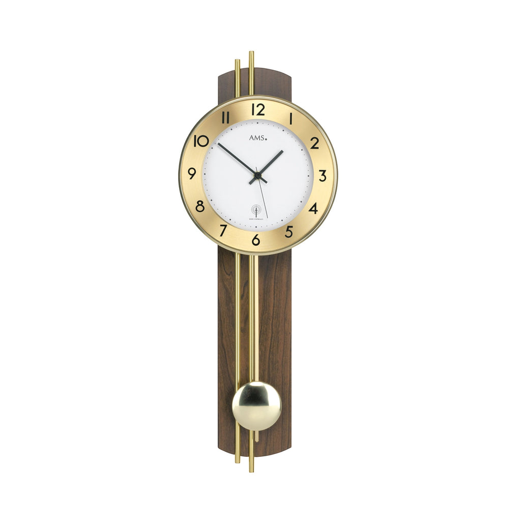 Standuhren.com 🕰️ AMS Funk-Pendeluhr mit Nussbaum-Holzrückwand, goldenem Aluminium-Zifferblatt und Mineralglas.