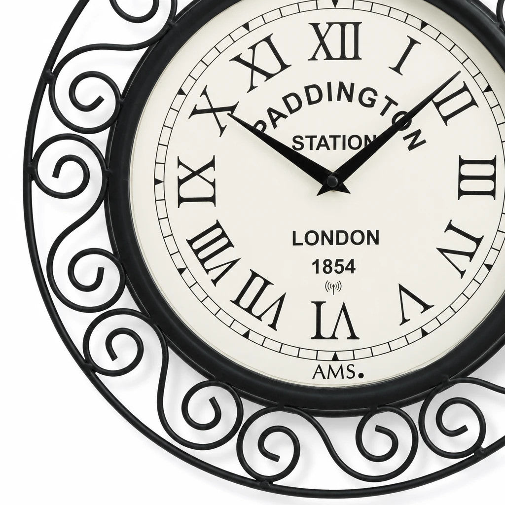 Standuhren.com 🕰️ AMS Funkwanduhr mit schwarzem Metallgehäuse, römischen Ziffern und Paddington Station Design