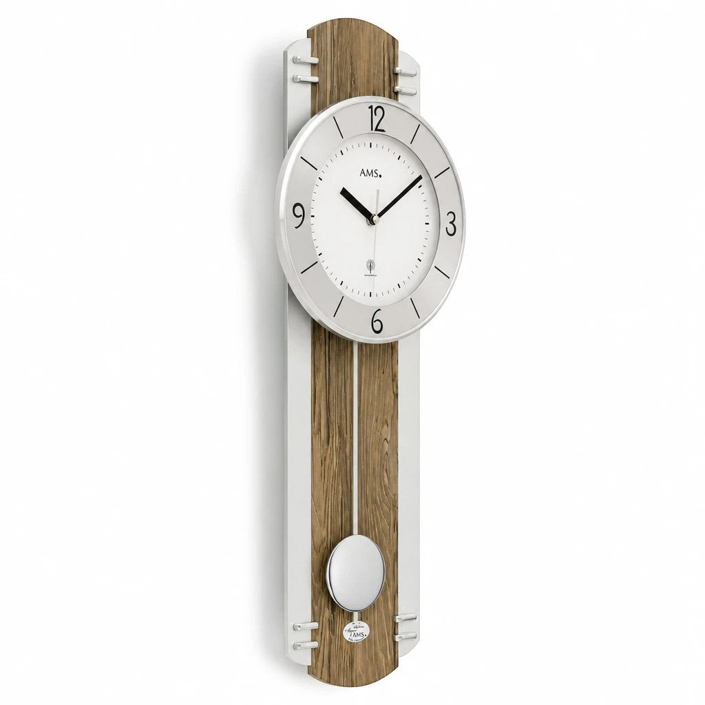Standuhren.com 🕰️ AMS F5292 Funk-Pendelwanduhr mit Nussbaumdekor, Aluminium-Akzenten und weißem Zifferblatt